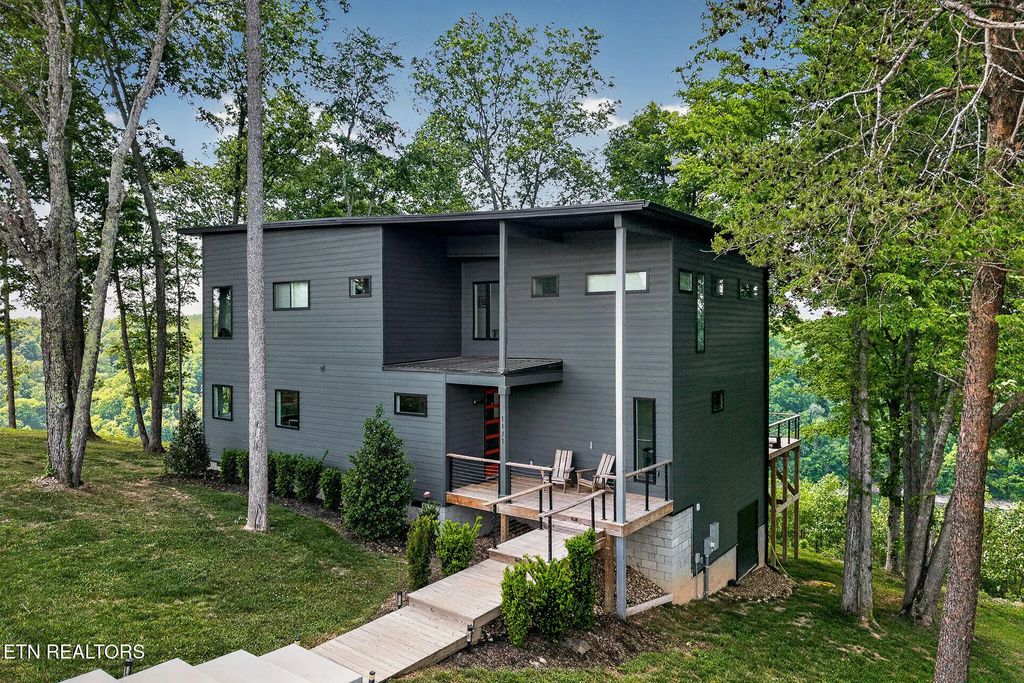 1171 W Hutchins Bend Rd, Sparta