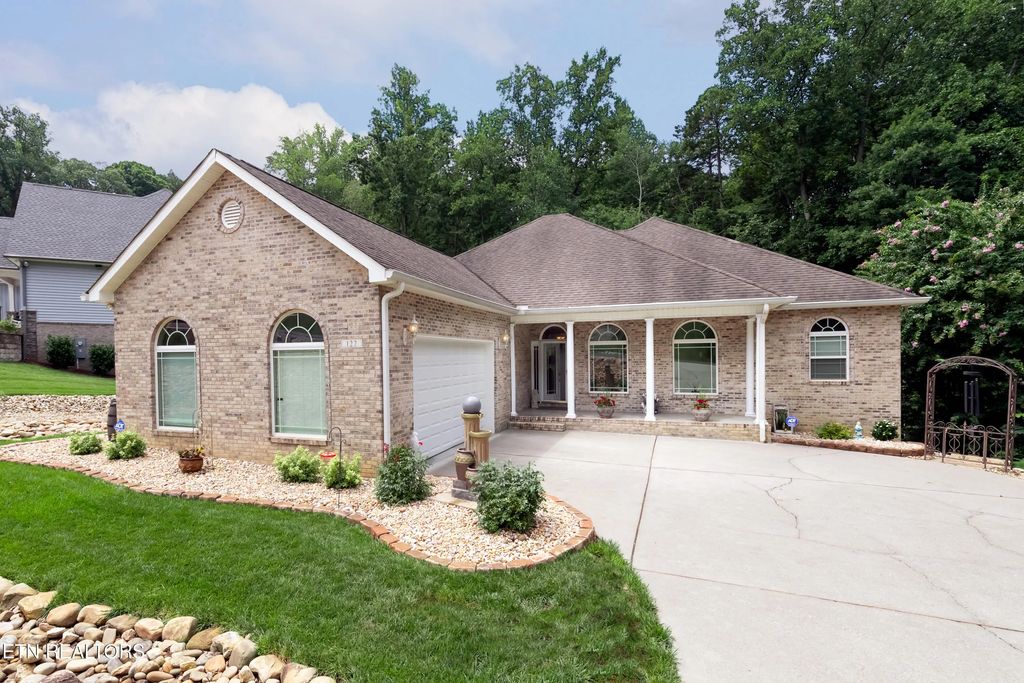 122 Tuhdegwa Way, Loudon