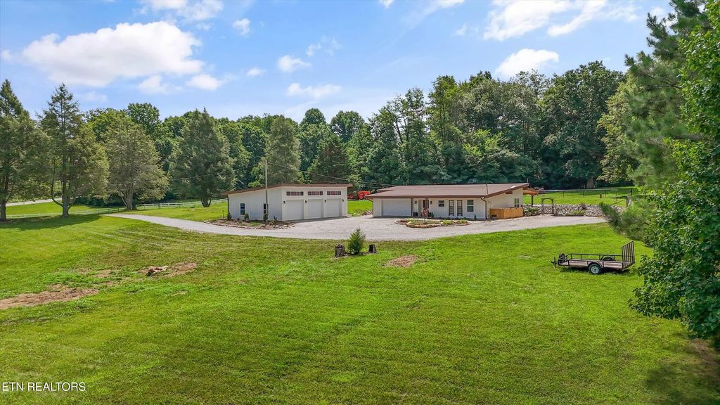 2395 Mecca Pike, Englewood