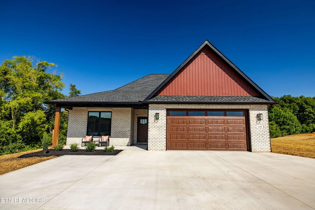 109 Burrstone Way, Maryville