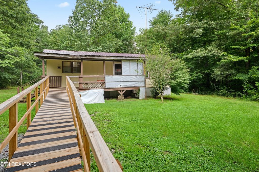 766 Wallop Lane, Crossville
