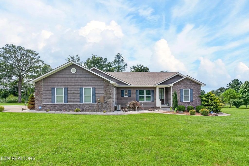 359 Hillendale Acres Lane, Crossville