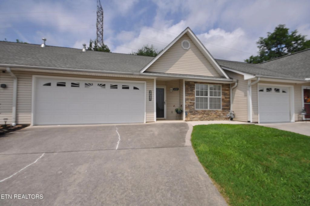 6309 Sky Song, Knoxville