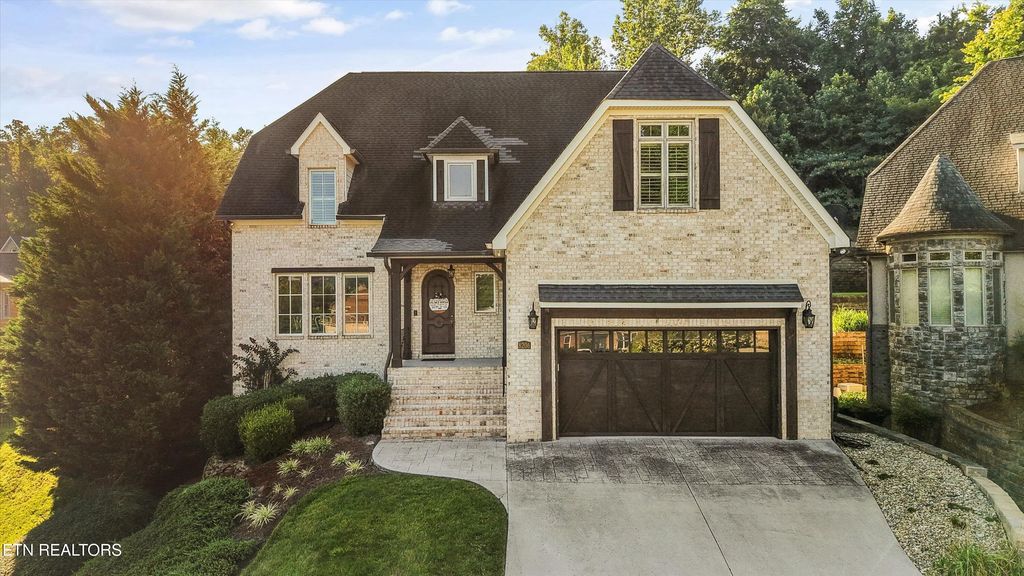 8206 Meadow Falls Lane, Knoxville