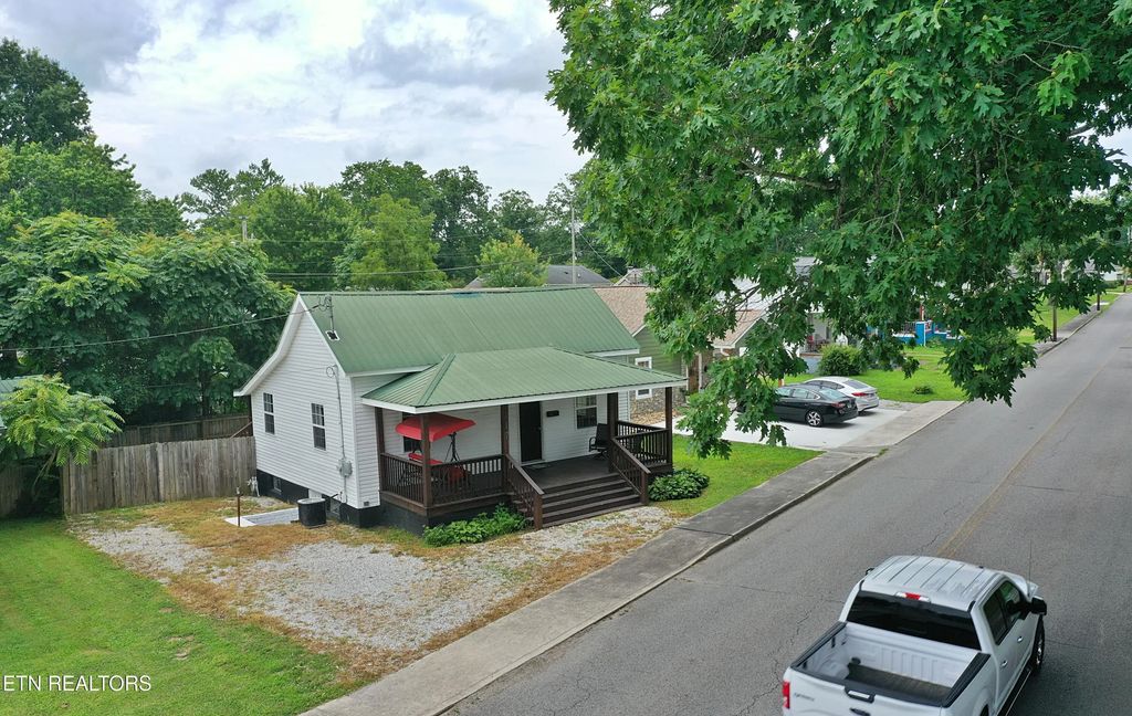 117 N Main St, Oneida