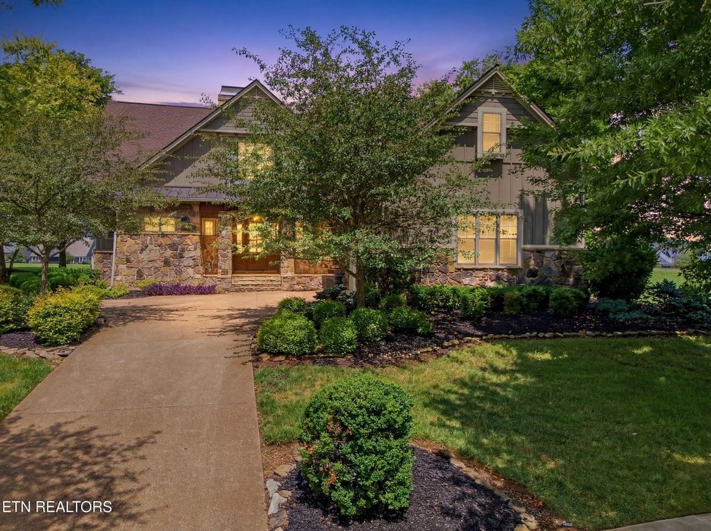 593 Old Barn Lane, Loudon