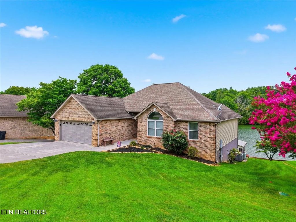 1755 Arrowhead Blvd, Maryville