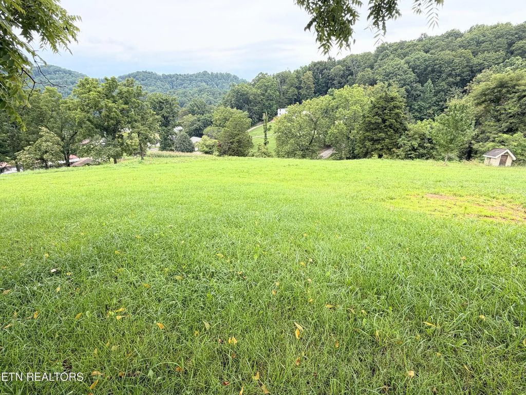 Pine Crest Drive, Maynardville