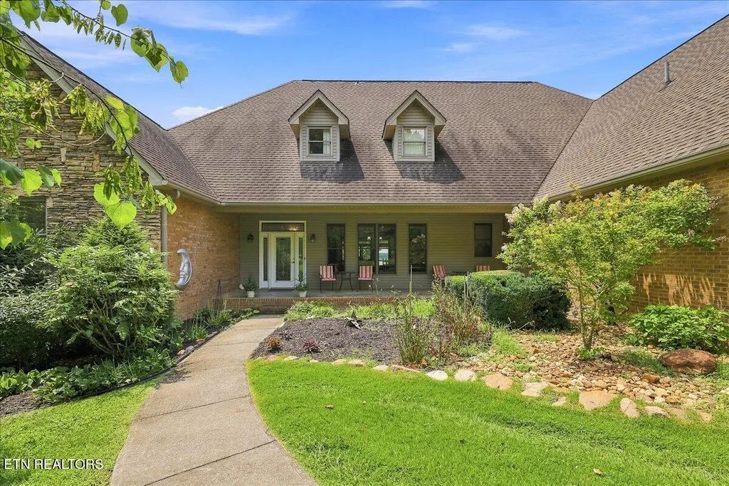 363 Devon Way Rd, White Pine