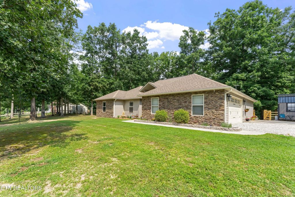 190 Logan Lane, Oneida