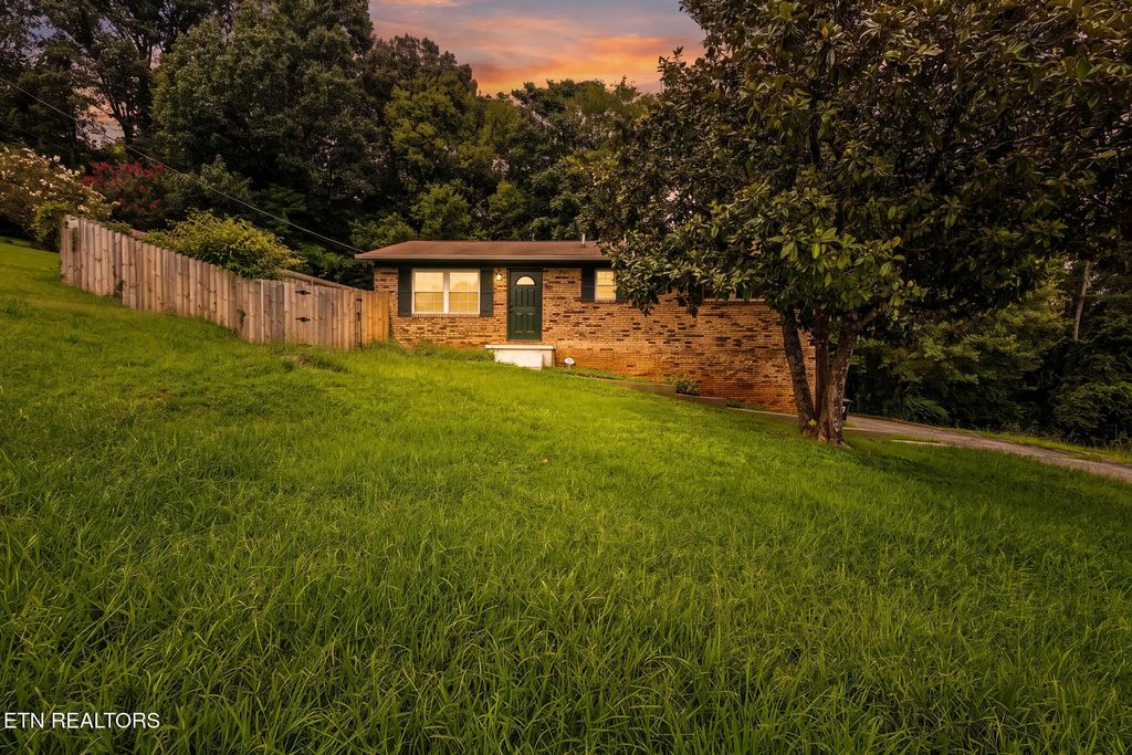 4400 Wells Rd, Knoxville