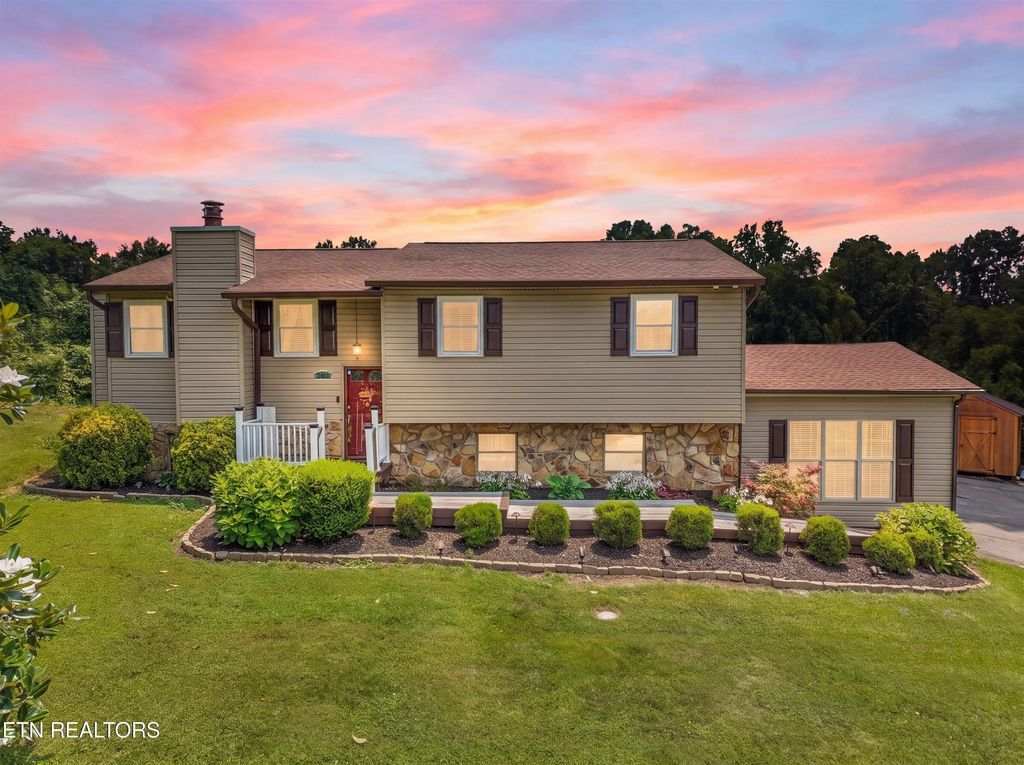 3453 Russellwood Drive, Rockford