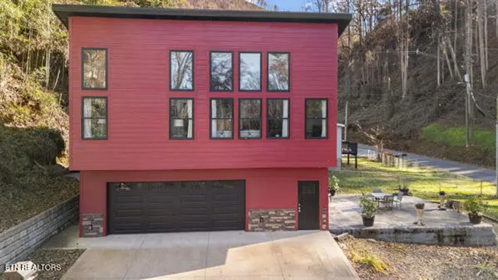 667 Turkey Nest Rd, Gatlinburg