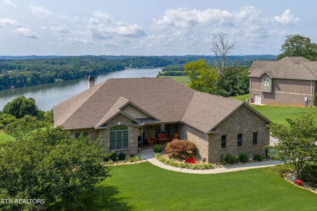 645 Fort Hill St, Loudon