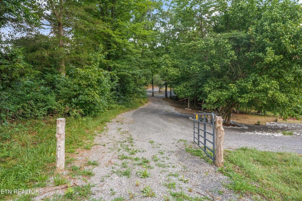 233 Highway 370, Luttrell