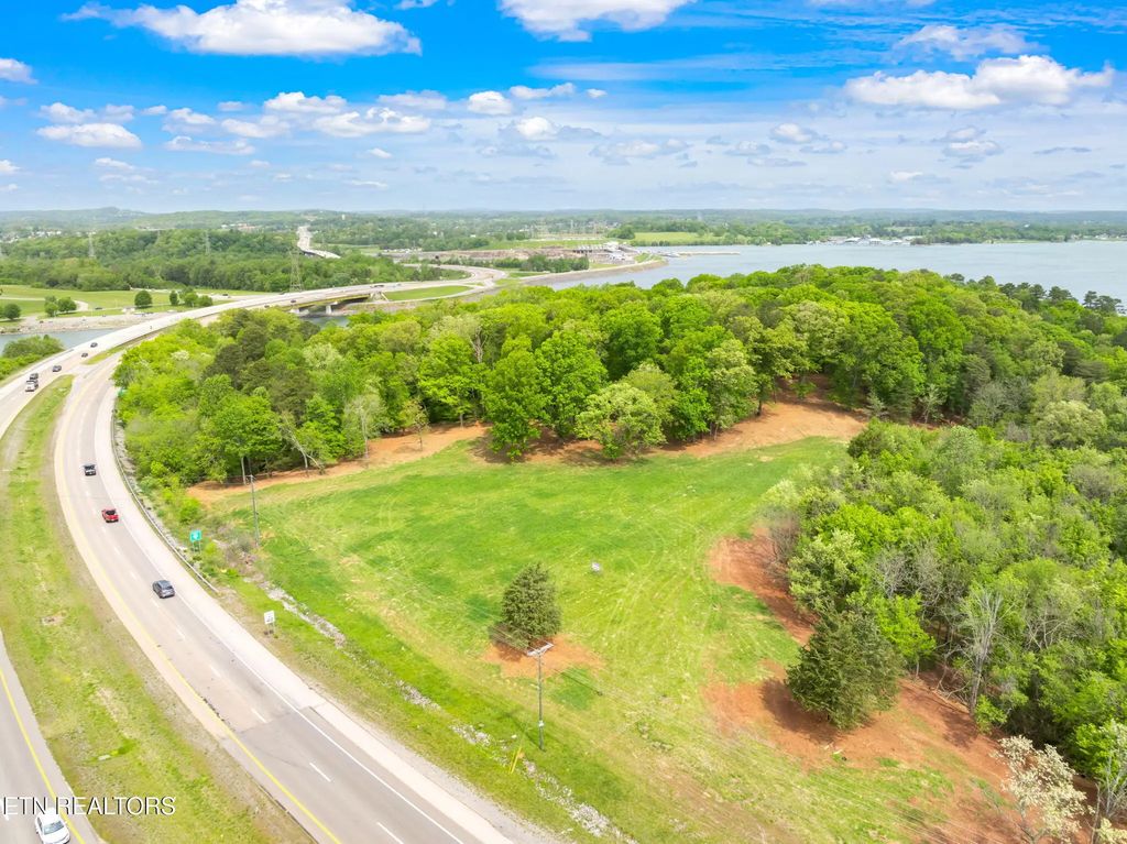 Highway 321 S, Lenoir City