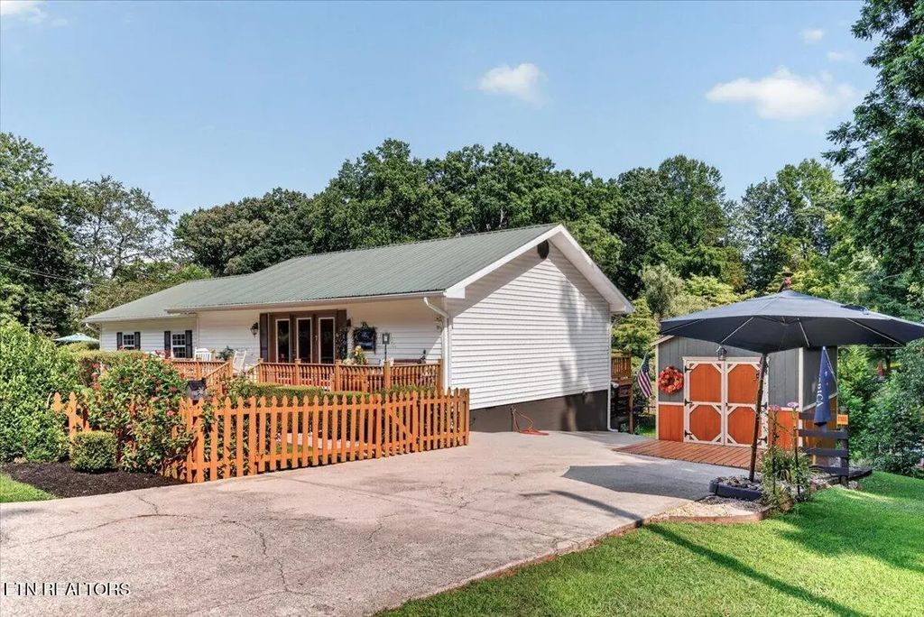 176 Bostie Maire Lane, Clinton