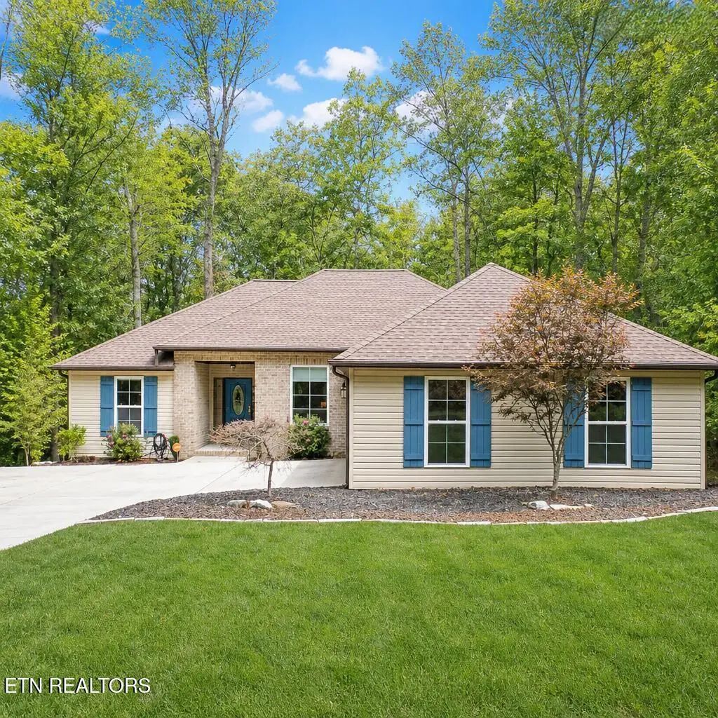 121 Shelley Lane, Crossville