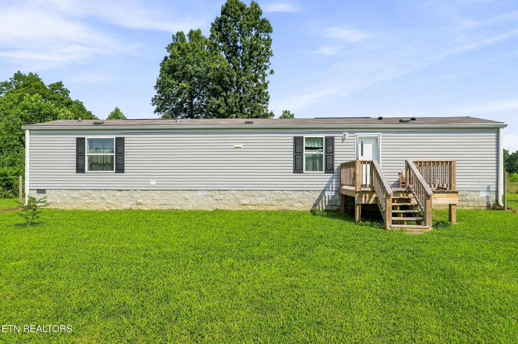 1181 W Ravenscroft Rd, Sparta