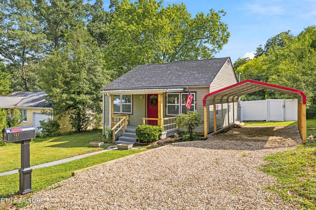 909 N C St, Lenoir City