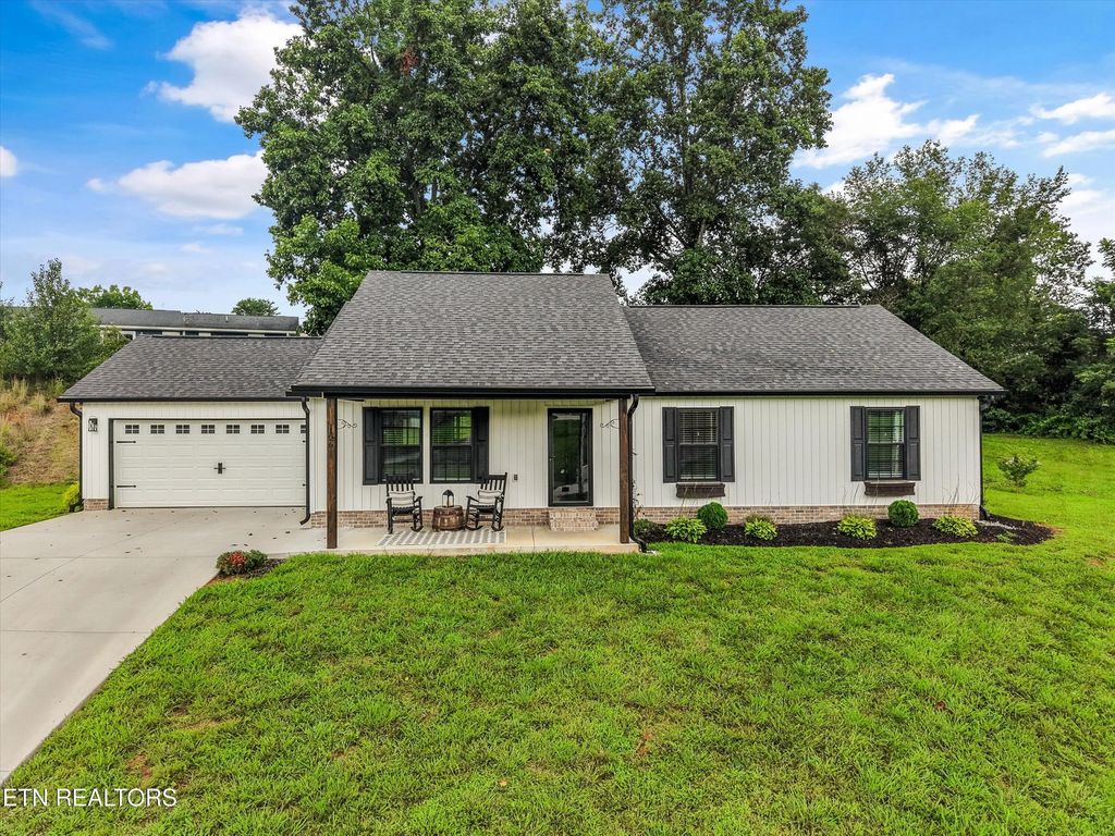126 Zoe Circle, Jacksboro