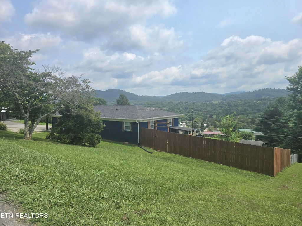 221 Rose Drive, Tazewell