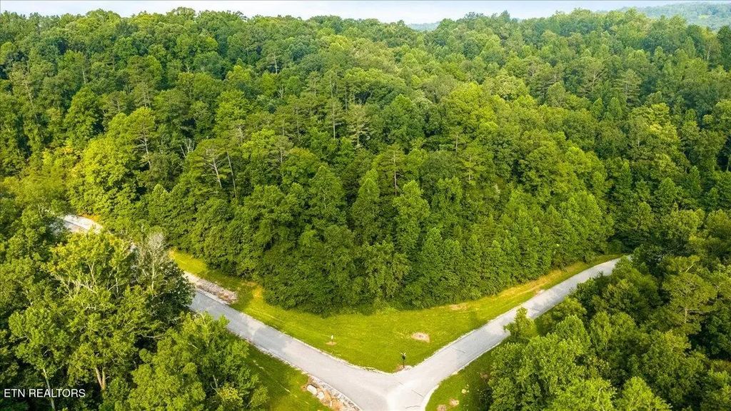 177 Hickory Way, LaFollette