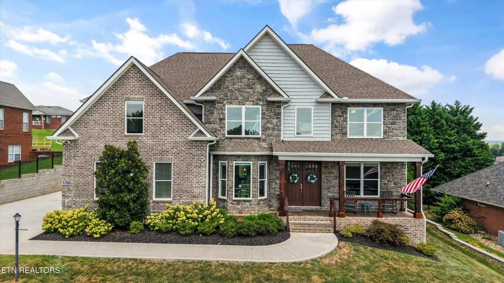 427 Royal Oaks Drive, Maryville