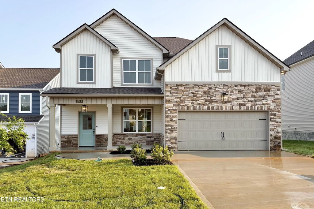 8915 Queensdale Lane, Knoxville