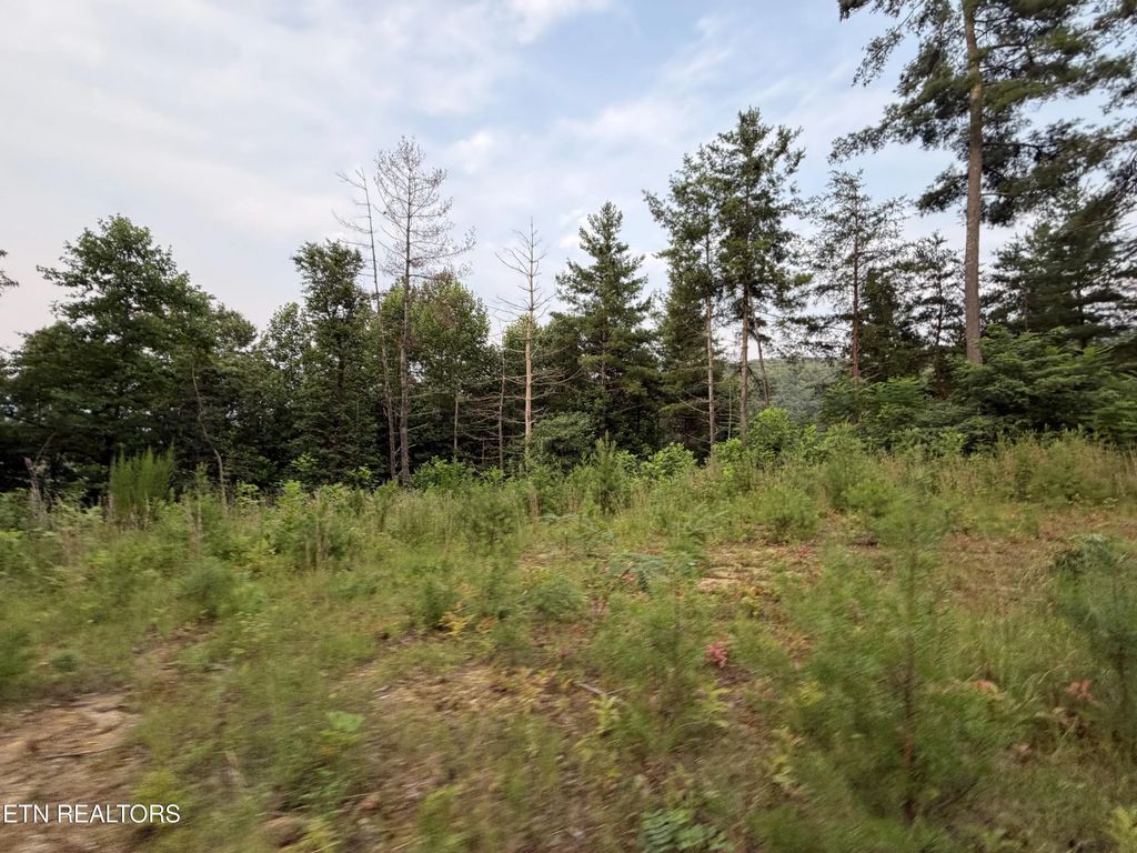 3739 Green Corner Rd, Hartford