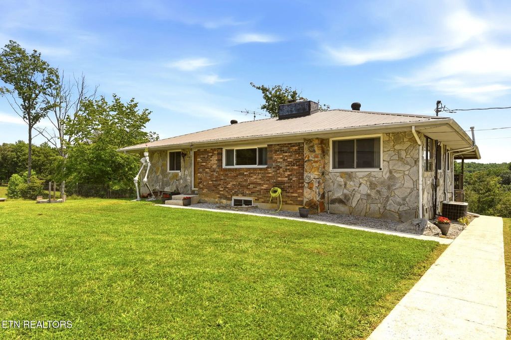 798 Christenson Rd, Deer Lodge