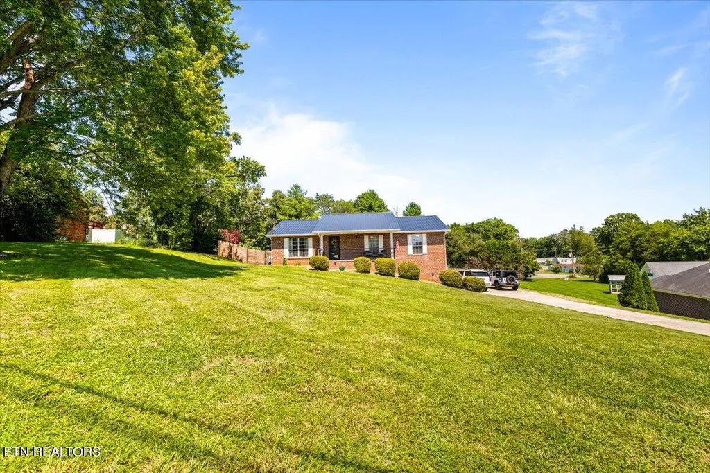 136 Grace Circle, Clinton