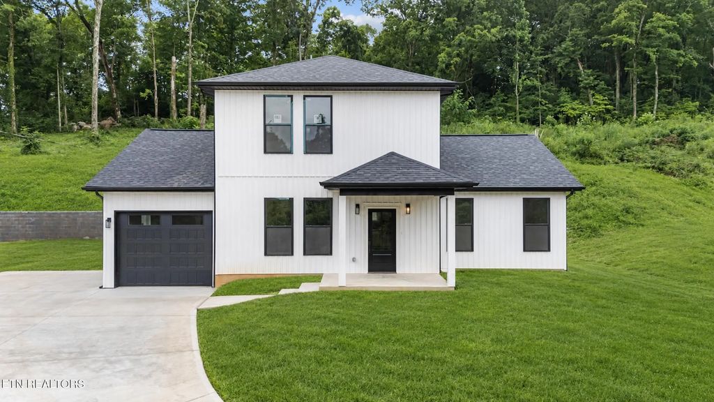 1039 N Gay St, Dandridge