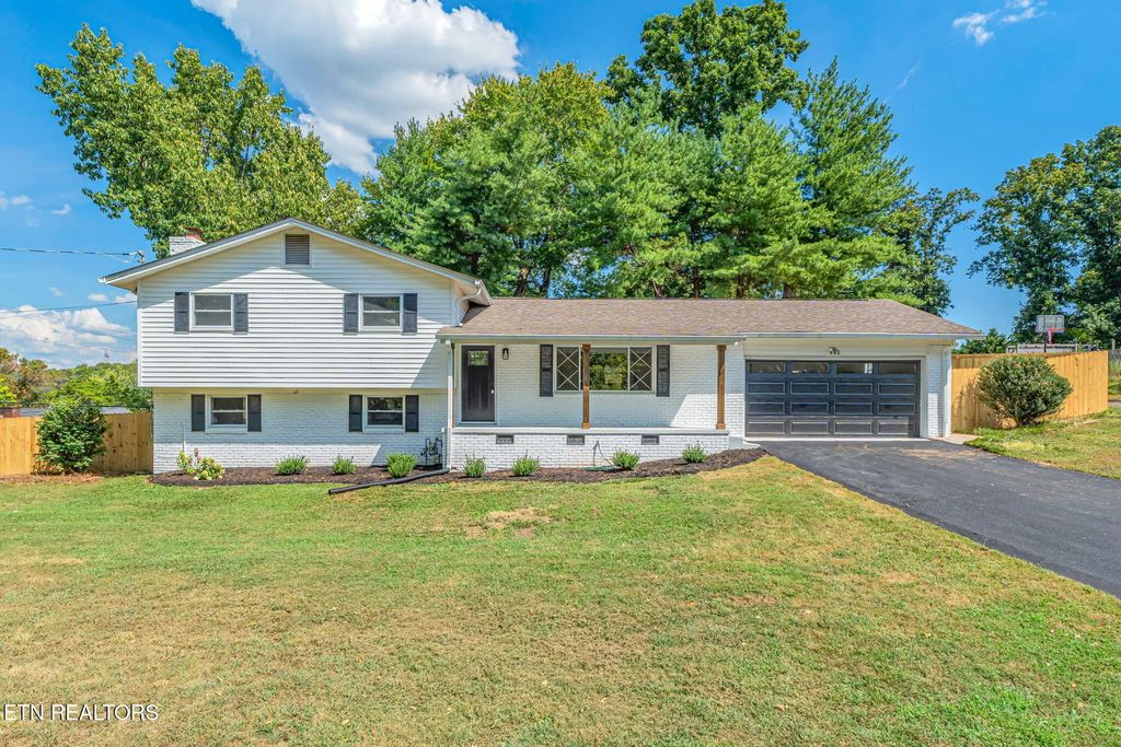 990 Ponder Rd, Knoxville