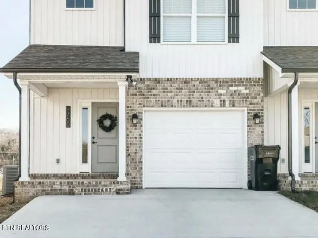 9714 Grand Oak Way, Knoxville