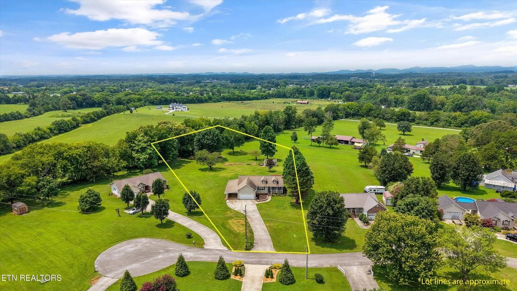220 Autumn Lane, Madisonville