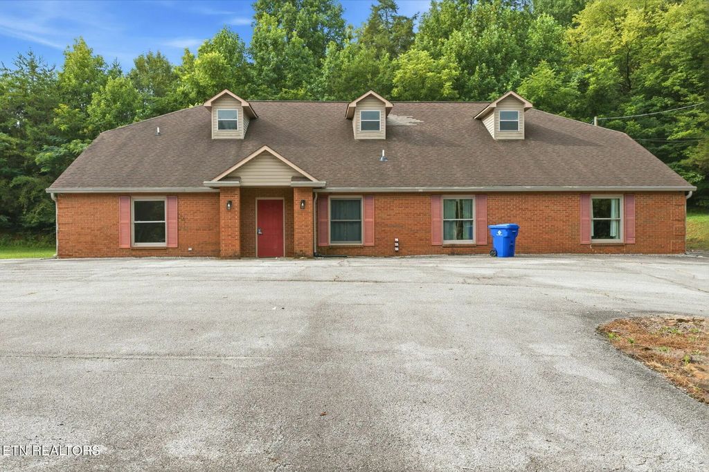 2215 S Roane St, Harriman