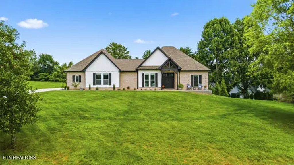 2531 Red Wing Way, Maryville