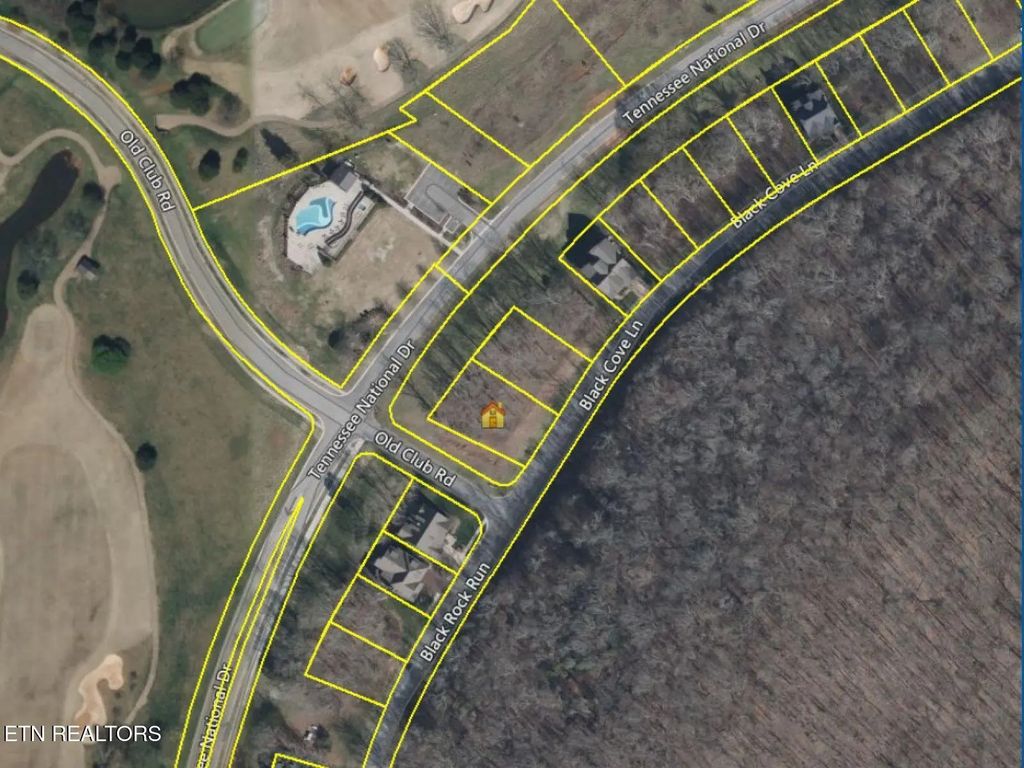 323 Black Cove Lane, Loudon
