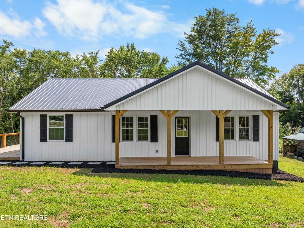 994 Pinecrest Rd, Jacksboro