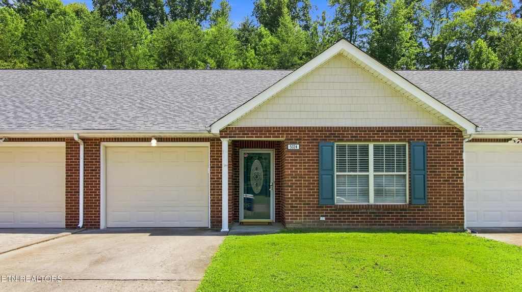 5324 Avery Woods Lane, Knoxville