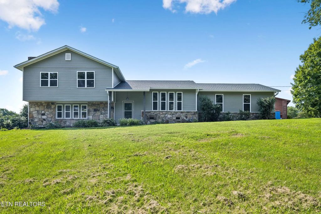213 Chapman Overlook Drive, Seymour