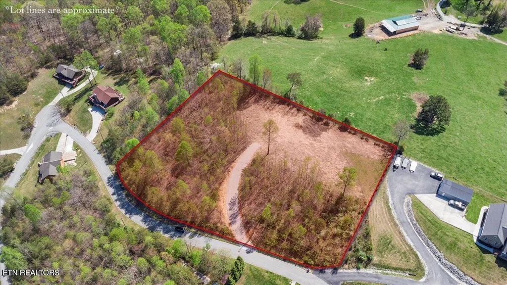 281 Red Oak Circle, Caryville