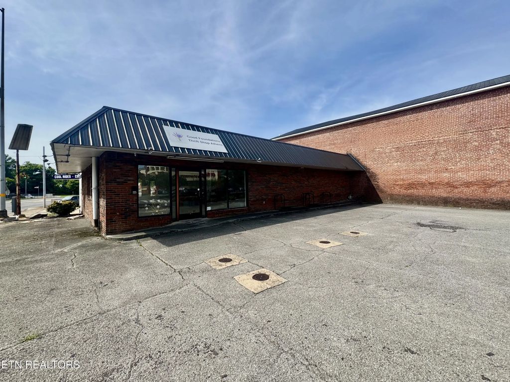 225 E Washington Ave, Athens