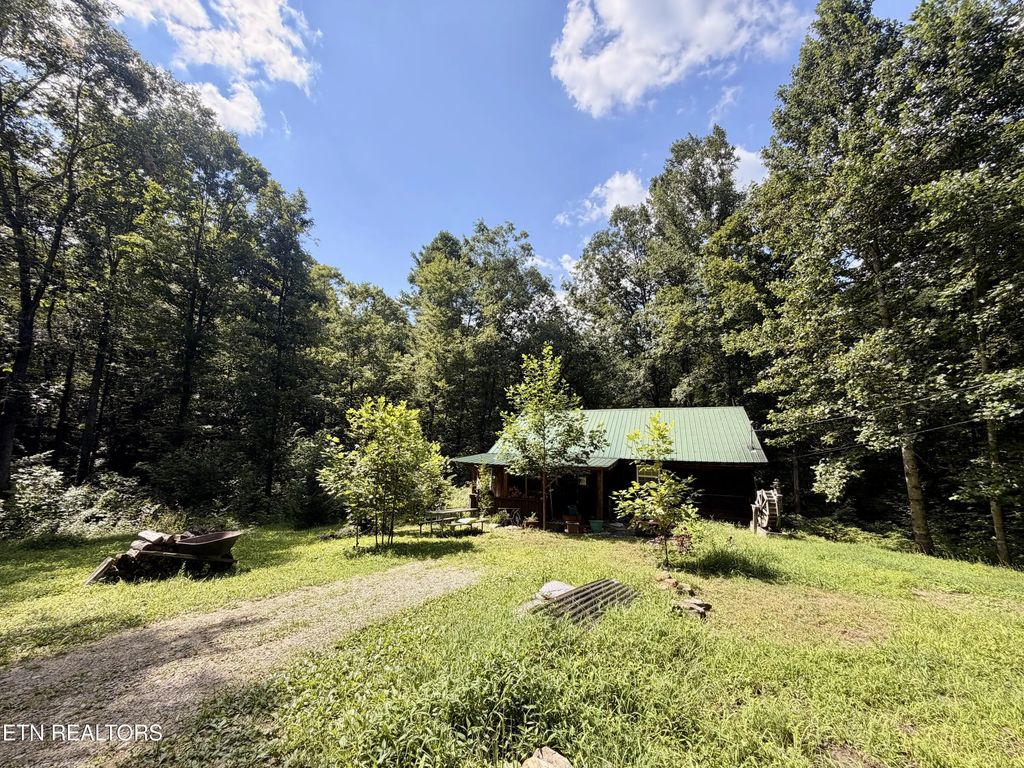 402 Paradise Lane, Deer Lodge