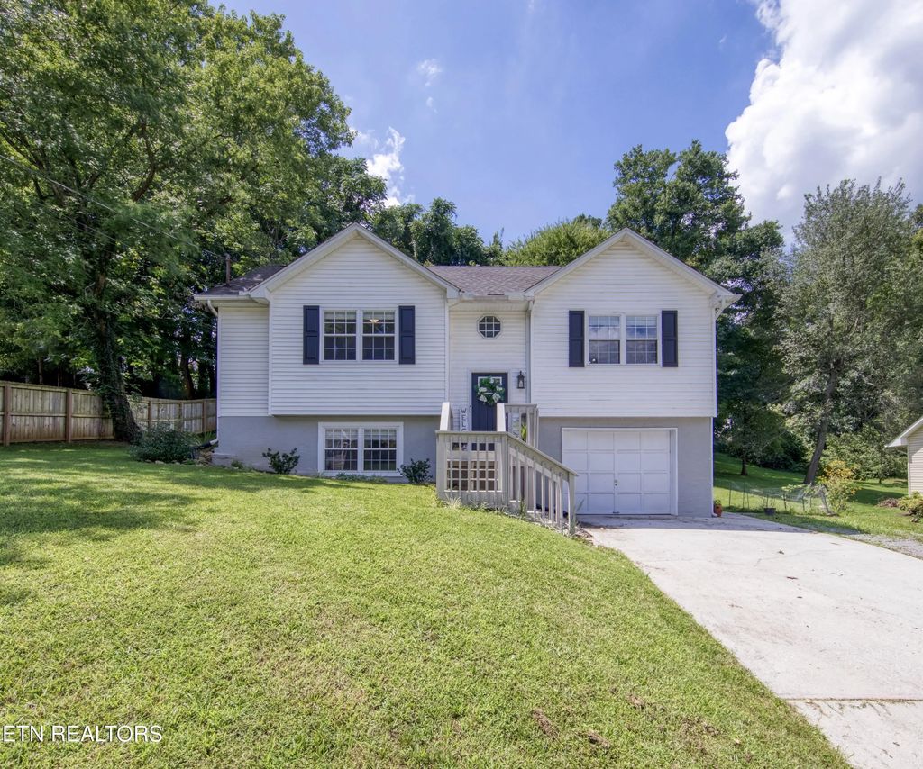 3913 Abercorn Rd, Knoxville
