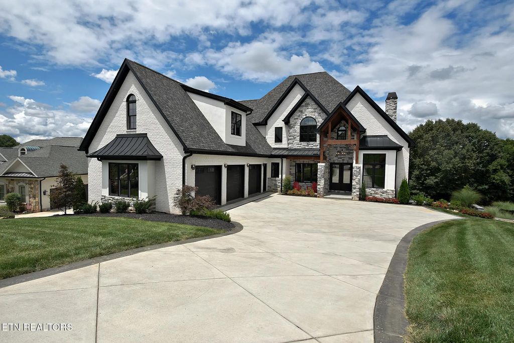 9030 Legends Lake Lane, Knoxville