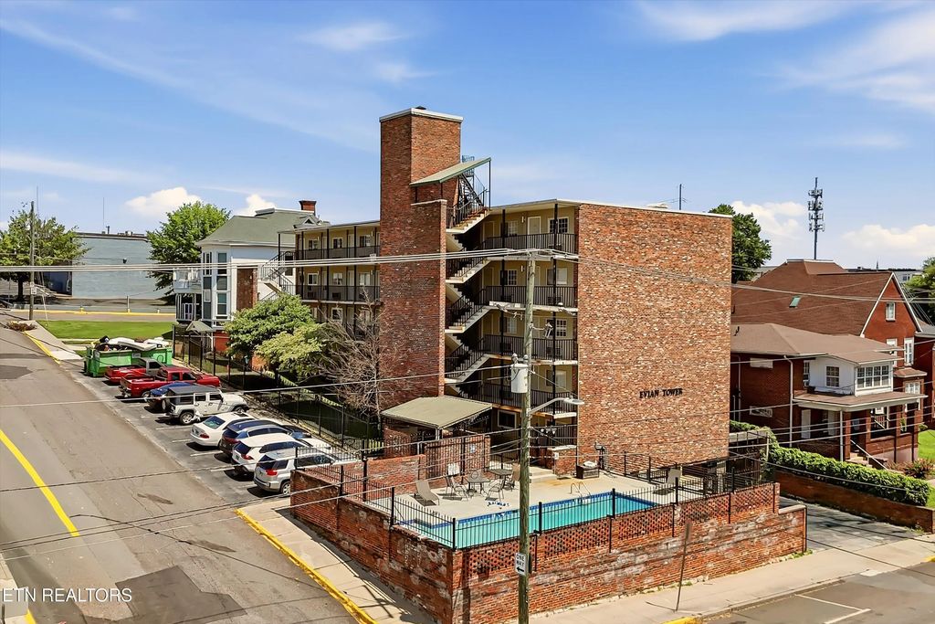 510 14th St 305, Knoxville