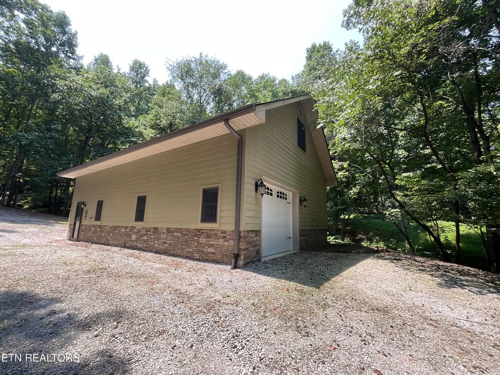 1411 Indian Shadows Drive, Ten Mile