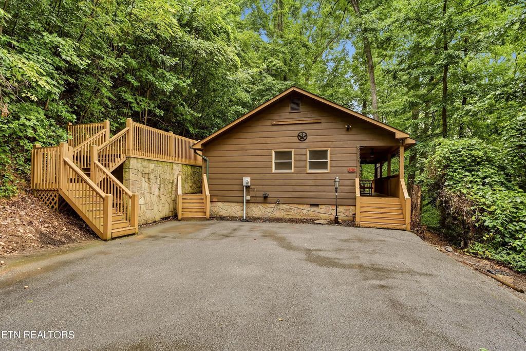 3770 Ravens Den Way, Pigeon Forge